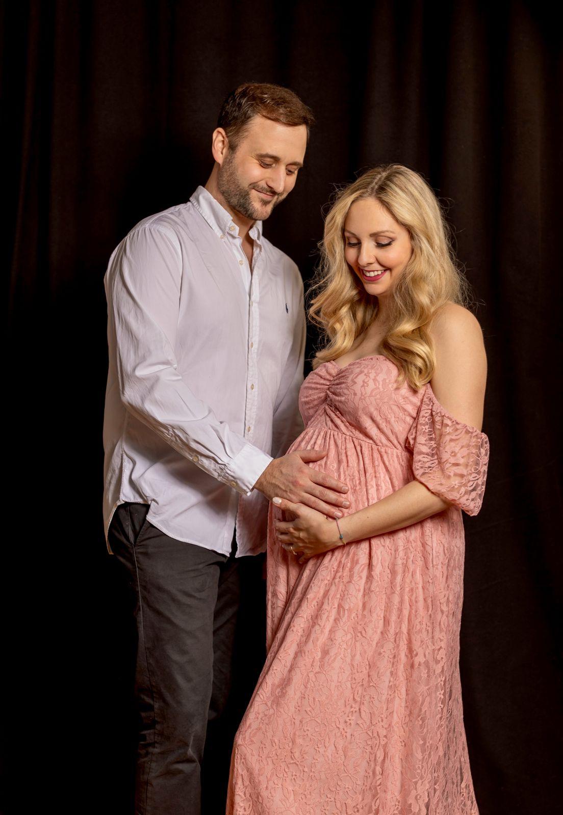 Ronja hochschwanger mit Kevin, Babybauch-Fotoshooting