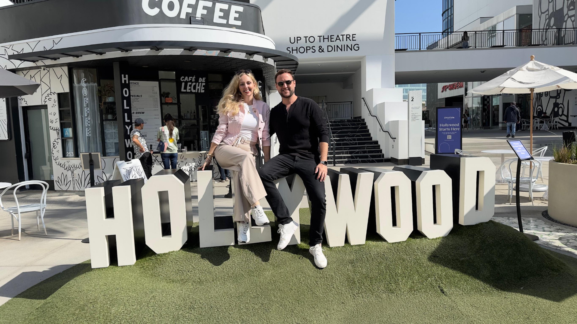 Ronja und Kevin am Hollywood Schriftzug